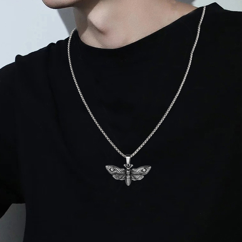 Vintage Moth Pendant Necklace  - Men Accessories Neck Chain 评论和价格