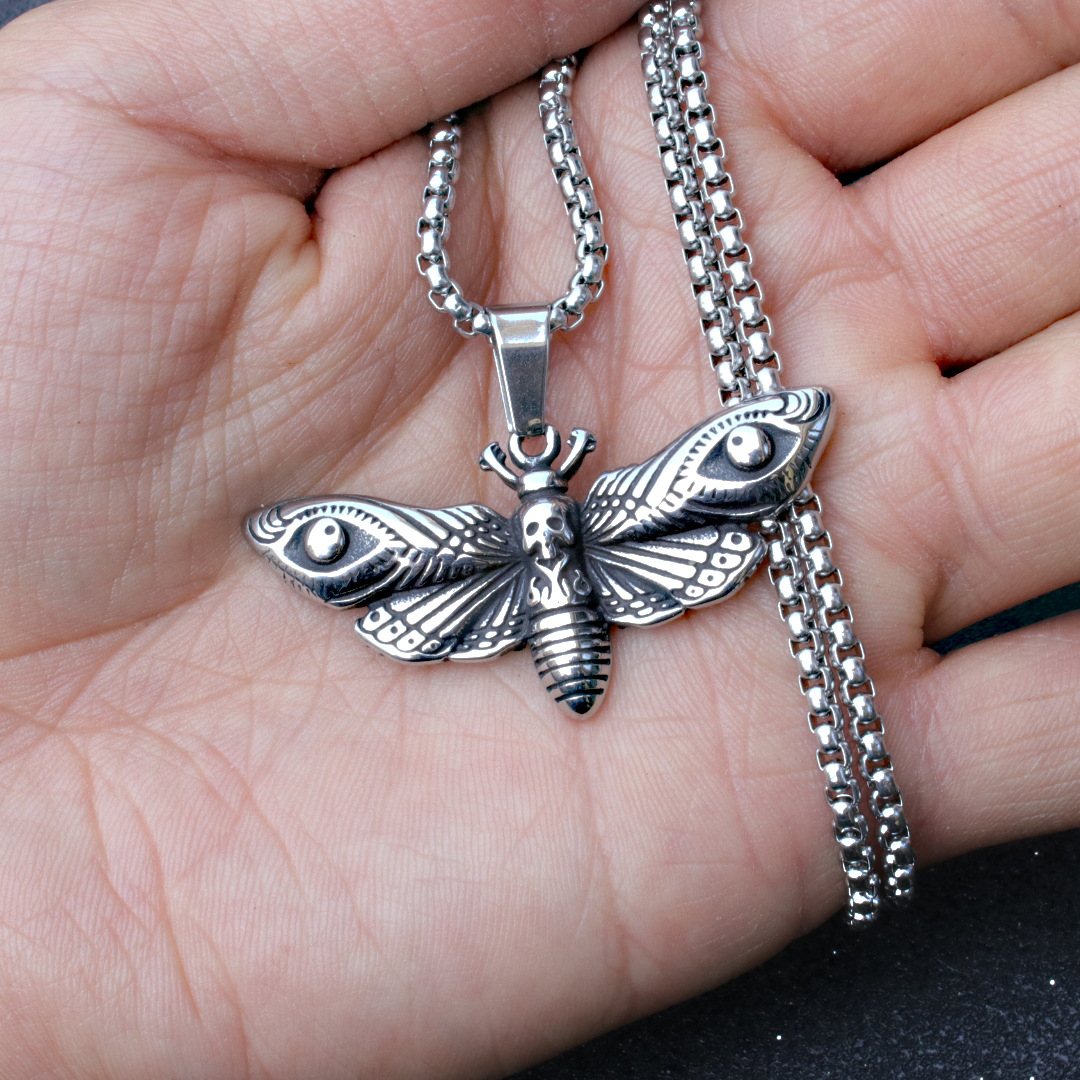 Vintage Moth Pendant Necklace  - Men Accessories Neck Chain 评论和价格